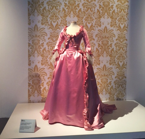 Marie Antoinette: the Oscar-Winning Costumes of a Queen – Museology Reviews
